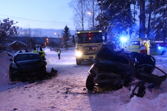 En til sykehus etter møteulykke