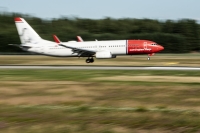 Et Norwegian-fly fotografert på Oslo lufthavn i 2024.
