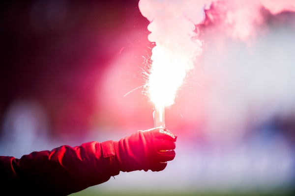 Sparta og Vålerenga er bøtelagt etter at det ble fyrt opp bluss i ishockeykampen mellom lagene i Sparta Amfi 13. oktober.