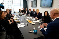 Statsminister Erna Solberg (H) og helse- og omsorgsminister Bent Høie (H) besøkte torsdag Beredskapsutvalget mot biologiske hendelser torsdag.