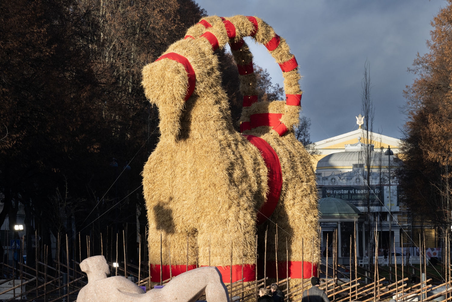 Årets julebukk er på plass i den svenske byen Gävle.