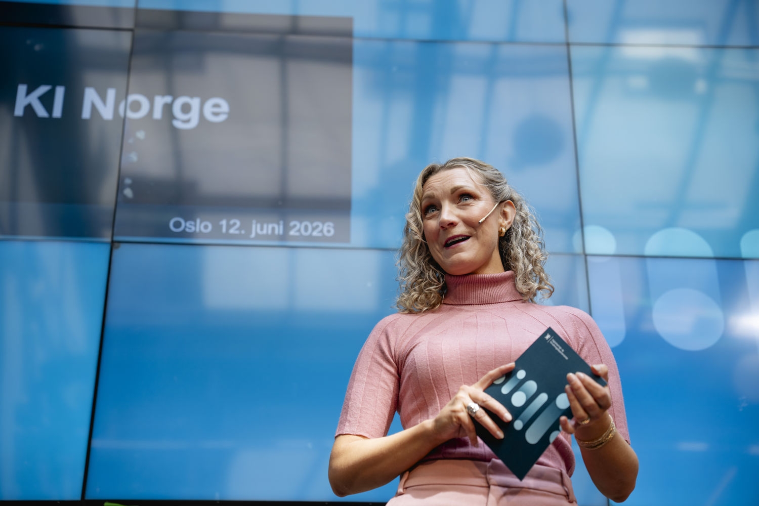 Aldersgrensen i sosiale medier skal håndheves gjennom EUs DSA-regelverk. Det er noe helt nytt, ifølge digitaliseringsminister Karianne Tung (Ap).