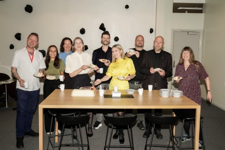 Hele den nye stortingsgruppa til rødt: F.v.: Remi Alexander Sølvberg, Seher Aydar, Hege Bae Nyholt, Marie Sneve Martinussen, Bjørnar Moxnes, Sofie Marhaug, Mimir Kristjansson, Geir-Asbjørn Jørgensen og Hanne Beate Stenvaag.