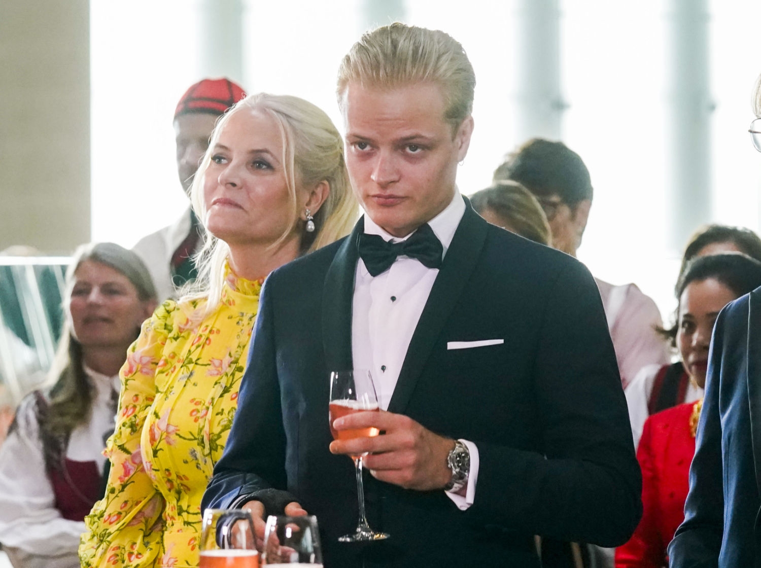 Marius Borg Høiby og kronprinsesse Mette-Marit fotografert i 2022. Interessen for å dekke den kommende rettssaken mot Høiby i februar neste år er stor.