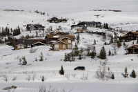 Koronaepidemien frarøvet tusenvis av nordmenn en drømmepåske i fjellet. Regjeringens hytteforbud blir opphevet mandag, og flere vertskommuner er bekymret for at mange fra smitteområdene på Østlandet nå vil flokke til hyttene sine. Bildet er fra Sigdal i Viken.