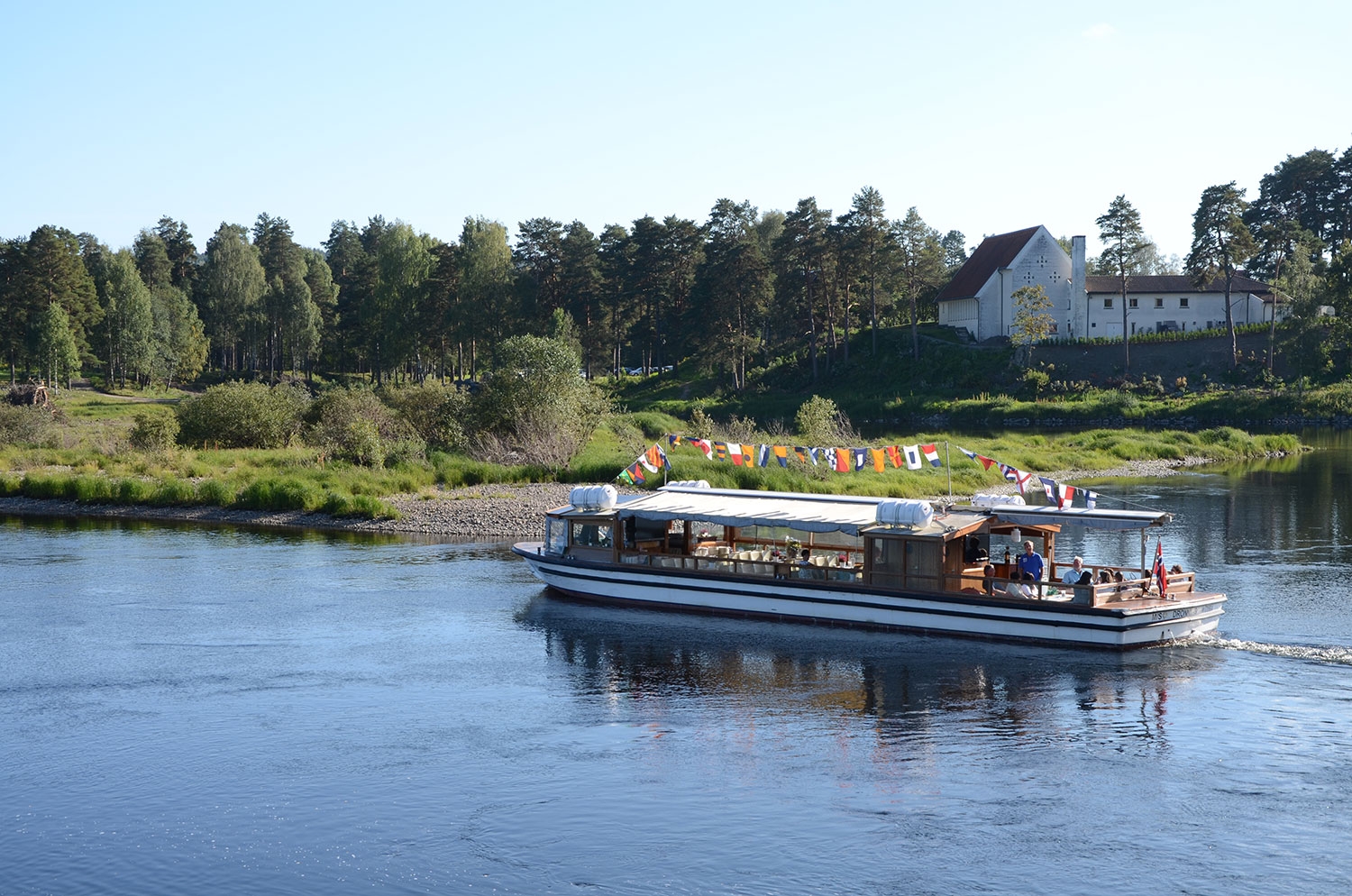 Dronning Tyra der elvene møtes