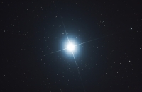 Stjernen Sirus er den sterkeste stjernen vi ser på himmelen utover høsten