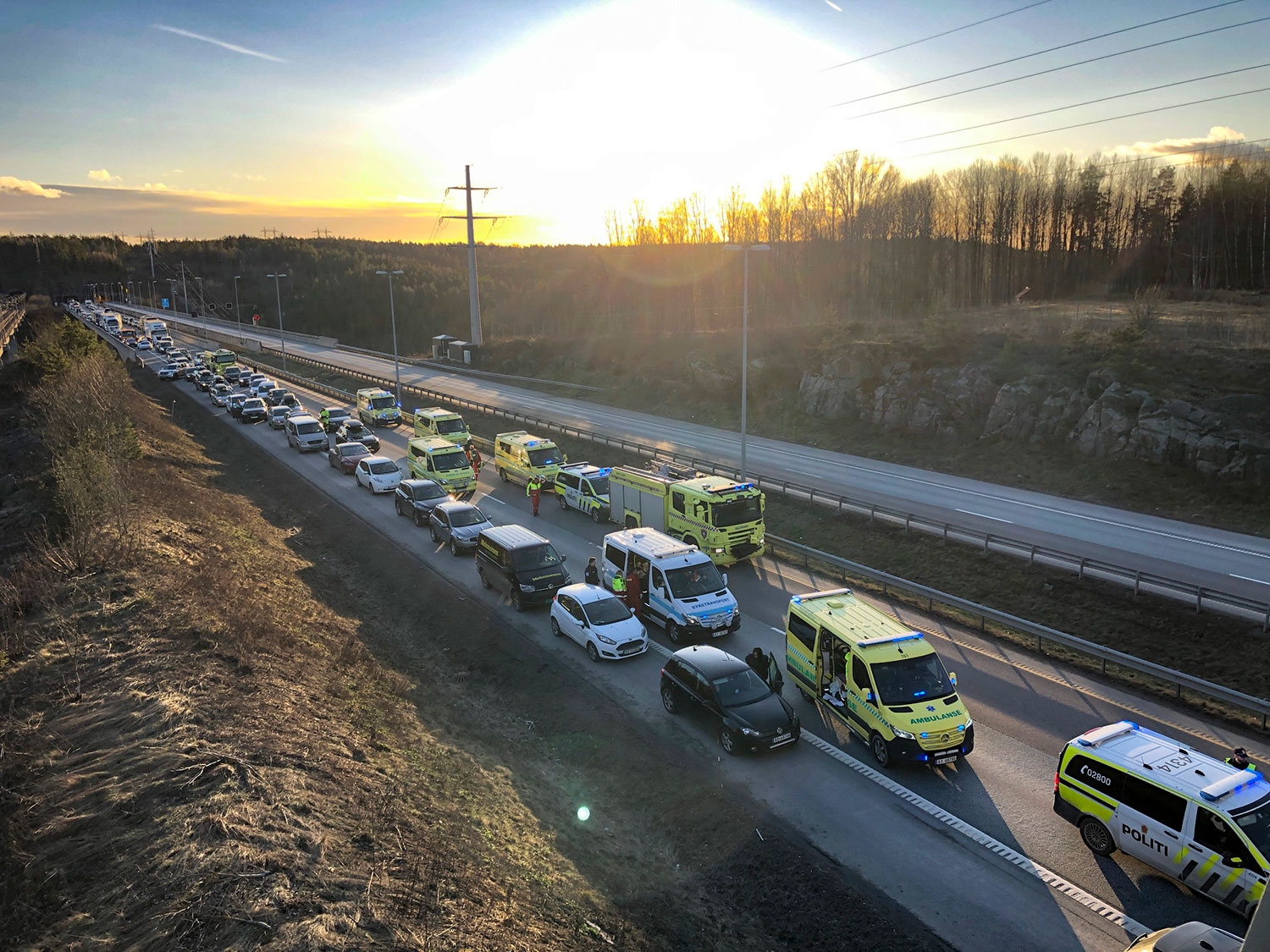 Lange køer etter kollisjon på E6 ved Son i starten av januar. To ble kritisk skadd i ulykken.