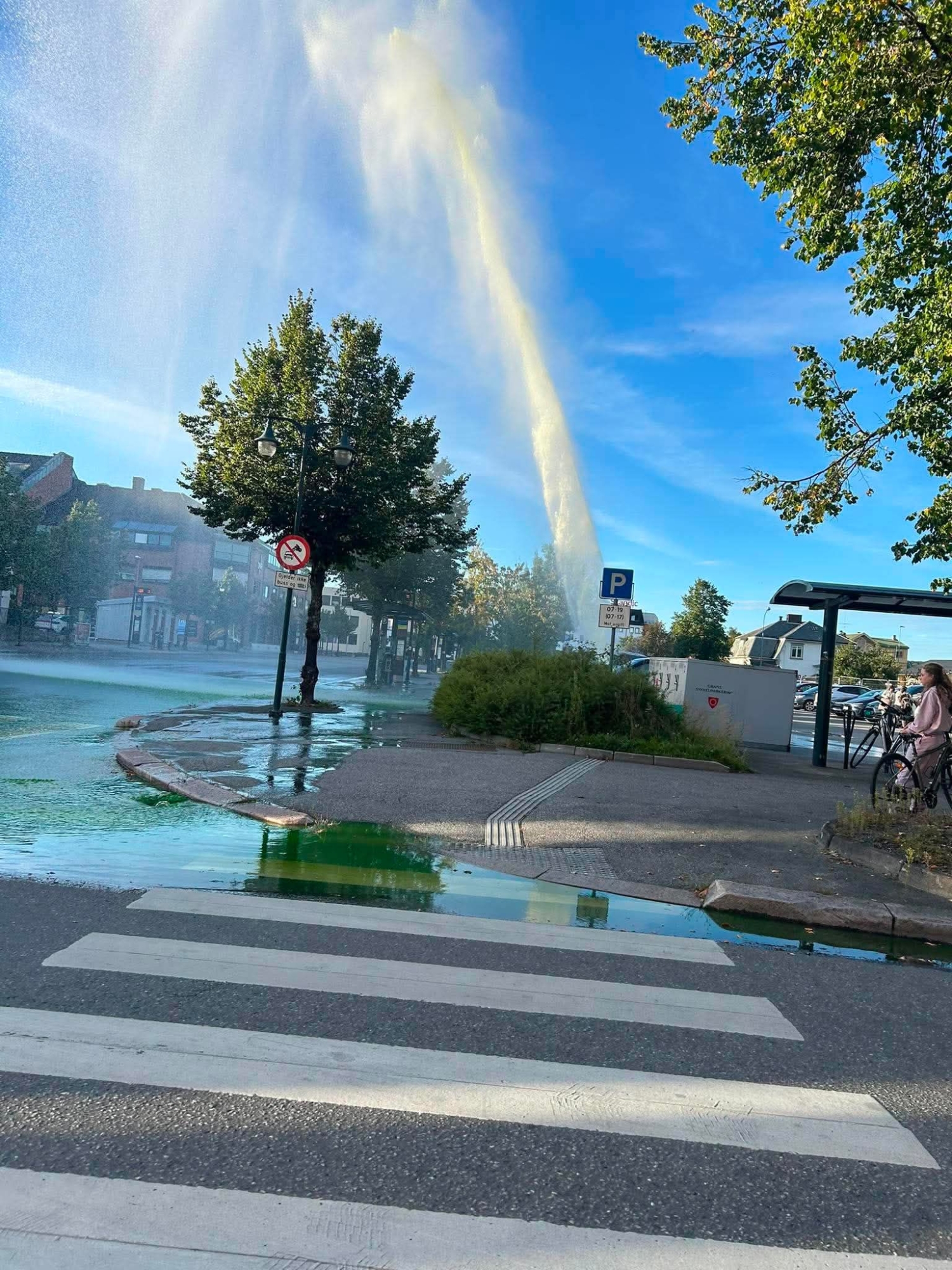 Kraftig lekkasje fra fjernvarmeanlegget i Hønefoss