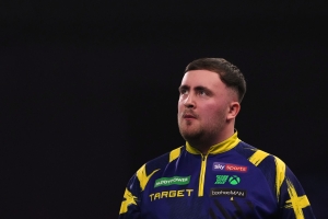 Dartfenomenet Luke Littler forsvarte VM-tittelen – vant rekordstor pengepremie