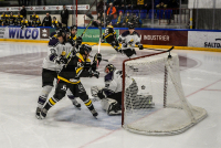 2-1 Brett Perlini setter denne bak Grüners goalie Papillon