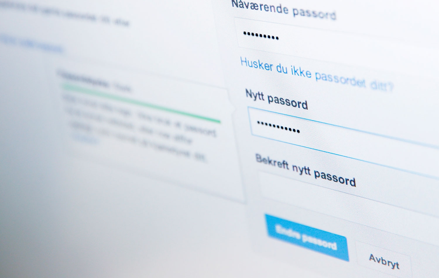 Andelen som har ulike passord til forskjellige tjenester, har sunket fra 55 prosent i 2015 til 46 prosent i 2019. 