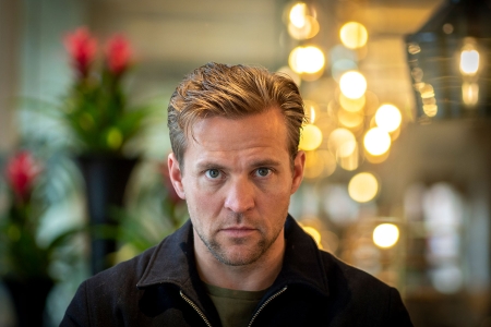 Tobias Santelmann da han spilte i NRKs storserie «Atlantic Crossing» i 2020. Nå blir han Harry Hole i Netflix-satsingen på Jo Nesbøs-bøker. 