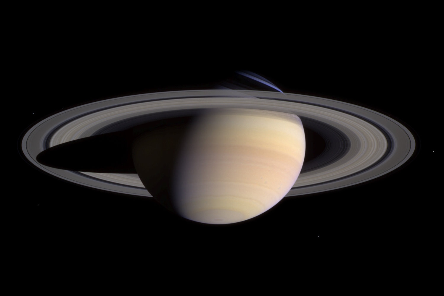 Denne måneden står mange av planetene i solsystemet omtrent på linje, hvor flere av dem vil være mulig å sees med det blotte øyet – blant dem Saturn.