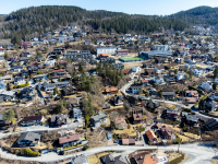 Carl O. Geving i Norges Eiendomsmeglerforbund mener at de som er på utsiden vil slite med å komme seg inn på boligmarkedet i tiden framover.