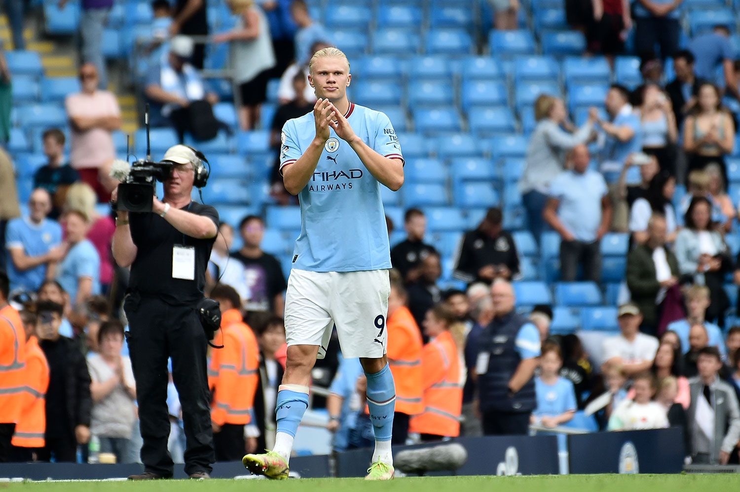 Manchester Citys Erling Braut Haaland scoret sitt første hat trick i Premier League lørdag. 