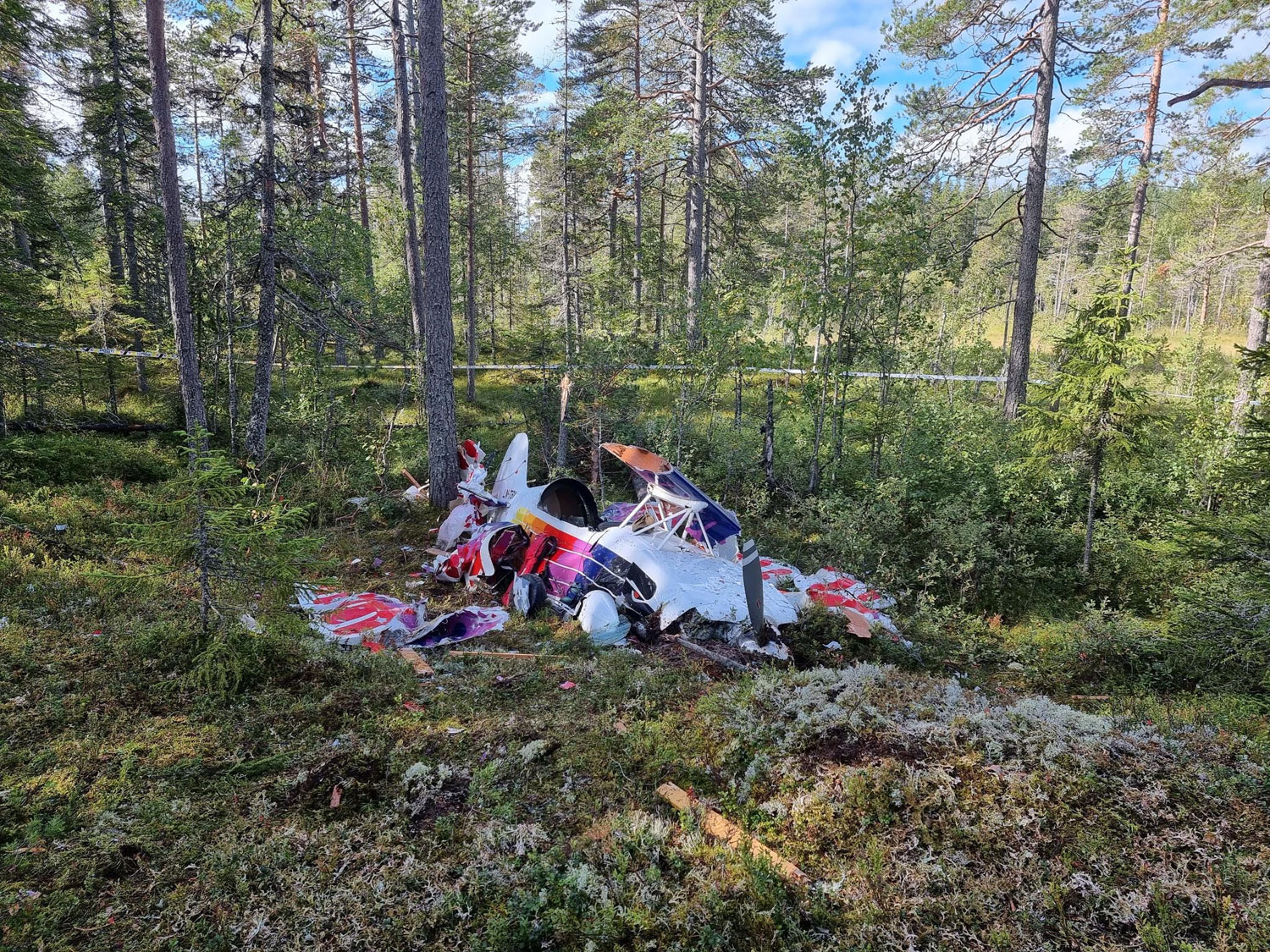 To menn fra Toten omkom da et mindre fly styrtet sør for Reinsvoll flyplass i Vestre Toten mandag kveld. En av mennene som omkom, hadde fått flyturen i bryllupsgave.