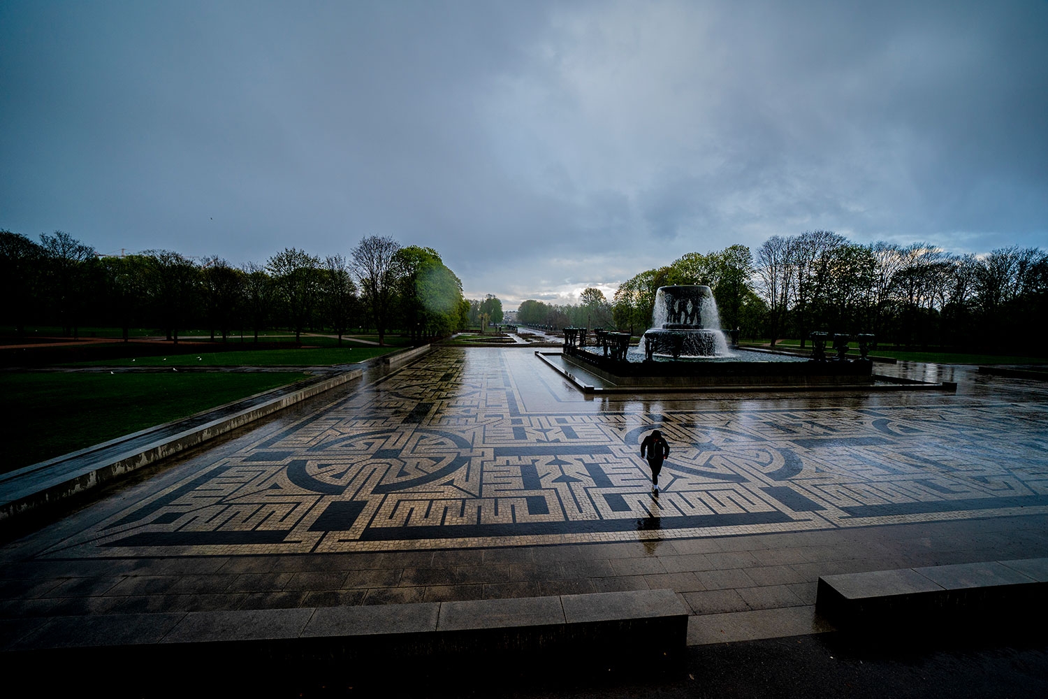 Ingen er pågrepet etter ranet av 18-åringen i Frognerparken natt til lørdag.